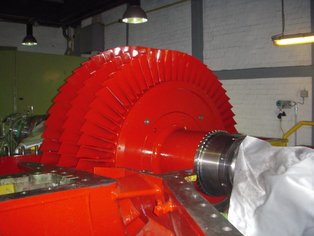Turbine beschichtet mit einer kalthärtender Epoxy-Beschichtung HR 60 Extra G, rot