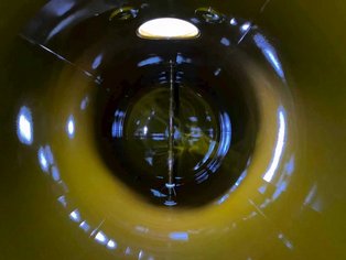 The inside of a tank container lined with our phenolic-based, heat-cured coatings Si 14 E and Si 14 E BKW top coat, with a high resistance to chlorinated hydrocarbons