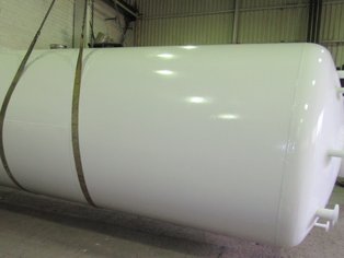 Vasca di processo rivestita internamente con il rivestimento a buona conduttività elettrica Si 17 E ed esternamente con un prodotto poliuretanico