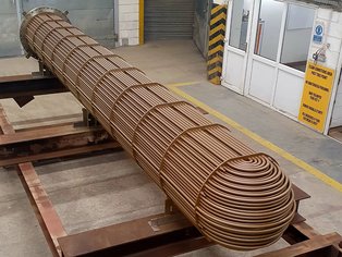 Vue d'ensemble d'un faisceau tubulaire en U revêtu avec Si 17 N (côté calandre) après l’assemblage