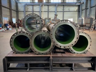Des sections rectilignes d’un prover loop revêtues avec Si 14 E, qui offre des propriétés hydrophobes et une résistance chimique supérieure Des sections rectilignes d’un prover loop revêtues avec Si 14 E, qui offre des propriétés hydrophobes et une résistance chimique supérieure