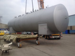 Unterirdischer Lagertank mit 20t Gewicht bei Anlieferung und anschließend mit Si 14 EG beschichtet zu werden.