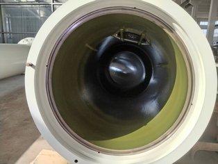 Ein Prüfschleifensegment für Rohöl, innen mit dem einkomponentigen, phenolbasierten, wärmehärtenden Produkt Si 14 E beschichtet.