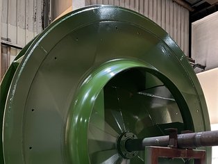 Un rotor d'un diamètre d'environ 2800 mm, revêtu avec Si 14 E