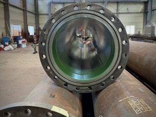 Détail d’un prover loop revêtu à l’intérieur avec Si 14 E, la norme pour les débitmètres dans les secteurs pétrolier, chimique et gazier Détail d’un prover loop revêtu à l’intérieur avec Si 14 E, la norme pour les débitmètres dans les secteurs pétrolier, chimique et gazier
