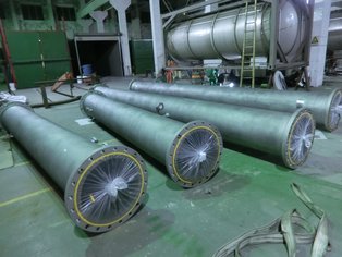 Straight sections of a meter prover lined with Si 14 E offering hydrophobic properties.