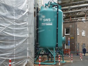 Mobiler Filtrationsbehälter im Einsatz, beschichtet mit elektrisch leitfähigem SÄKAFLAKE 900 Schwarz 3K 