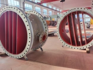 A set of two water boxes for multi-pass heat exchangers, lined with diffusion-resistant cold-cured epoxy HR 60 Extra TG for enhanced protection and longevity A set of two water boxes for multi-pass heat exchangers, lined with diffusion-resistant cold-cured epoxy HR 60 Extra TG for enhanced protection and longevity