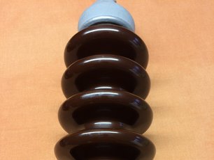 The high-voltage porcelain insulator now fully cleaned with SAEKA-Cleaning Paste 80.750 and sealed with SAEKA-Silicone Grease 81.750 recommended for areas pertaining high levels of dust contamination